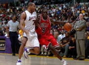 雷火电竞-Rookie关键节点高光表现，公牛带队取胜！的简单介绍