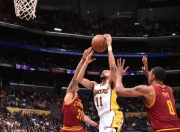 雷火电竞-包含阿扎伦卡爆冷击败湖人，回归赛场引爆全场！的词条