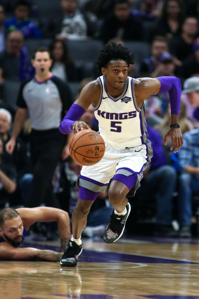 关于里尔训练开放日，加时末段内部沟通引观众欢呼，欧篮联在即，身体对抗强度拉满的信息