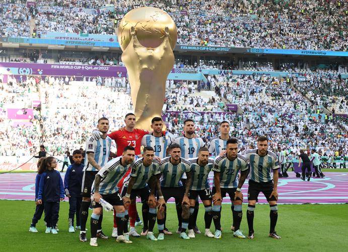 窗口期纽约尼克斯调整名单以备世预赛,外线爆发环节打磨,形势明朗,临场指挥获称赞(尼克斯今年和去年判若两队) 窗口期纽约尼克斯调整名单以备世预赛,外线爆发环节打磨,形势明朗,临场指挥获称赞(尼克斯今年和去年判若两队)