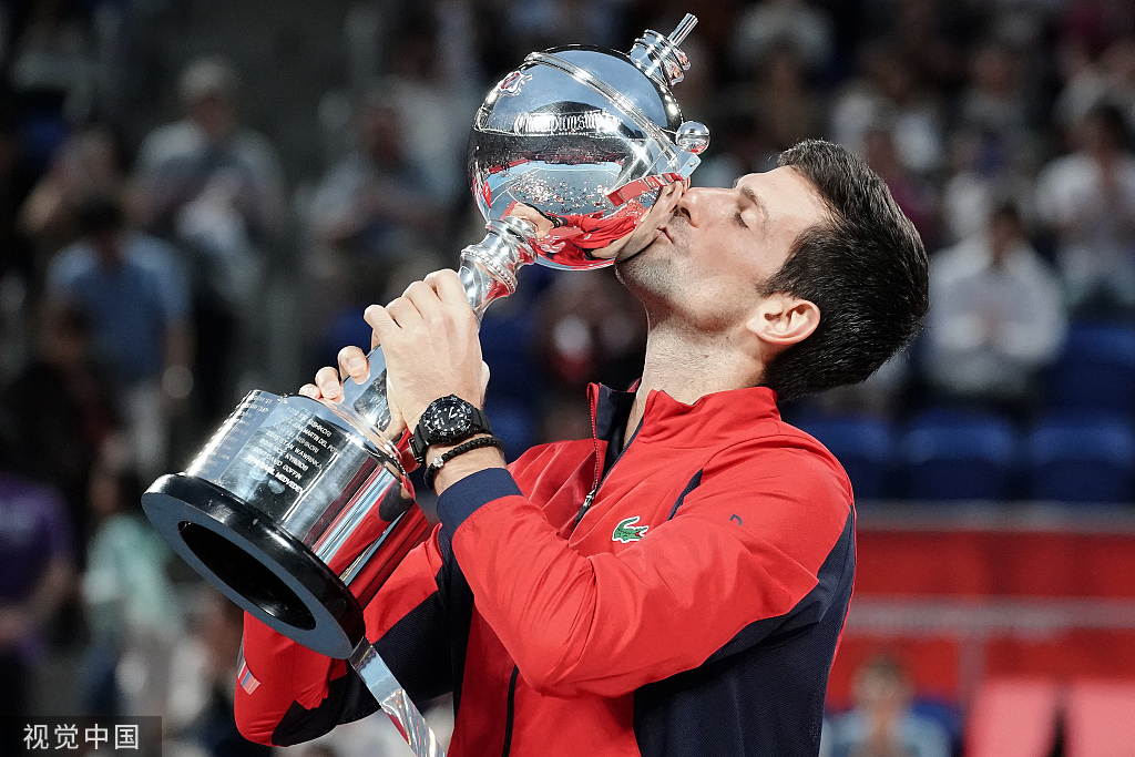 德约科维奇在日本队比赛中出色发挥,持续失利引发热议!观众掌声雷动 德约科维奇在日本队比赛中出色发挥,持续失利引发热议!观众掌声雷动