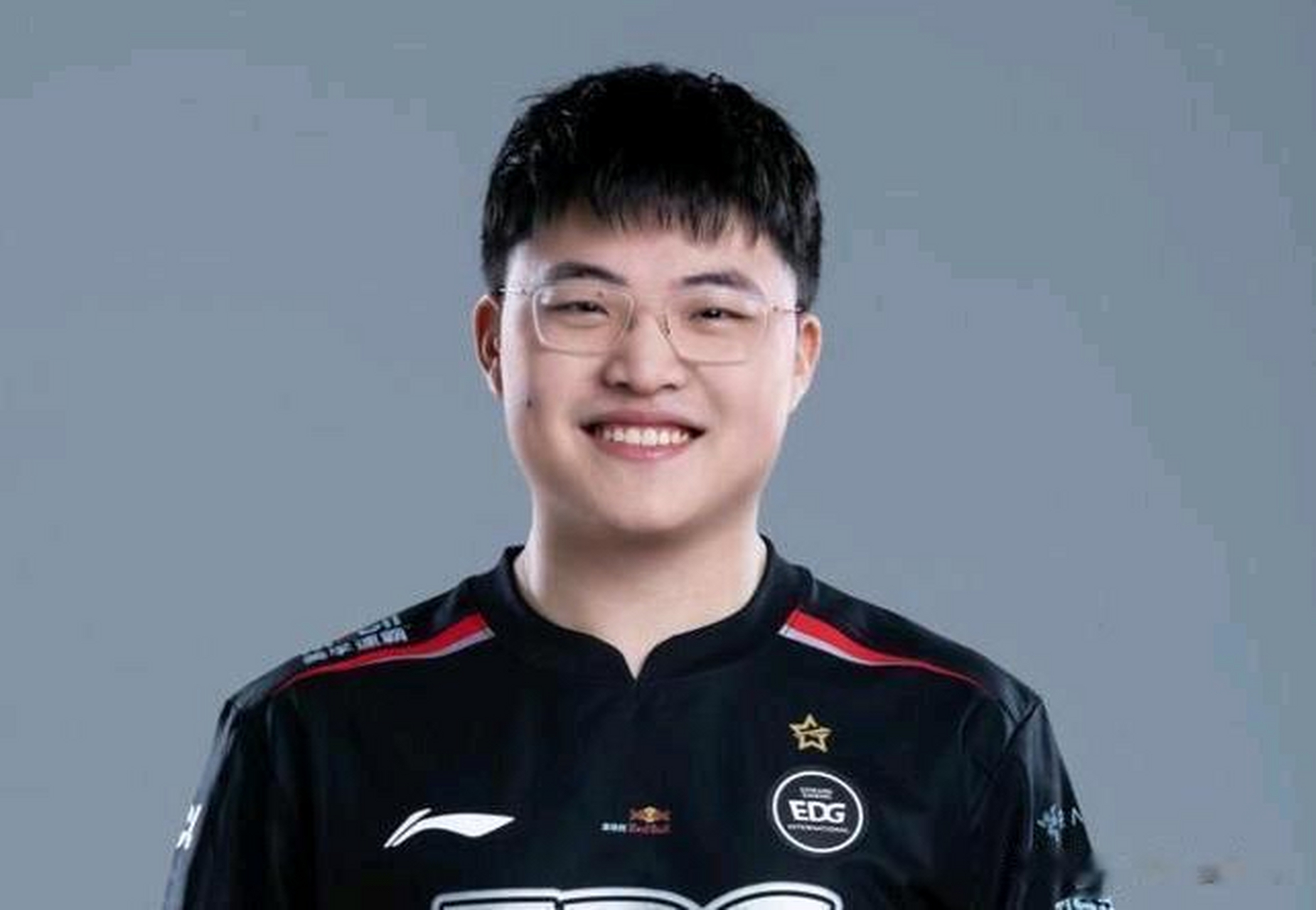  Uzi重要时刻出色防守，SKT带队取胜！引发球迷热议